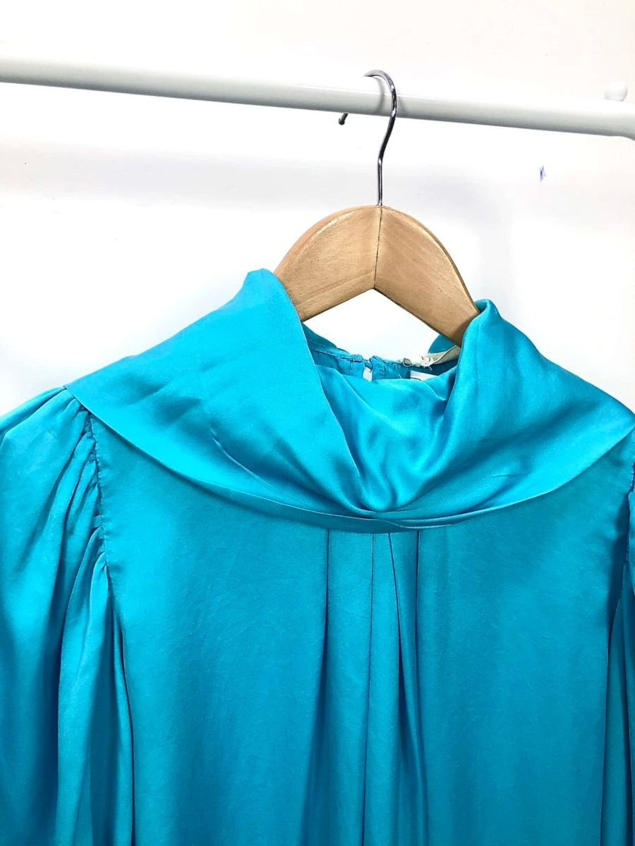 Conjunto saia e blusa de seda azul NV, foto 2