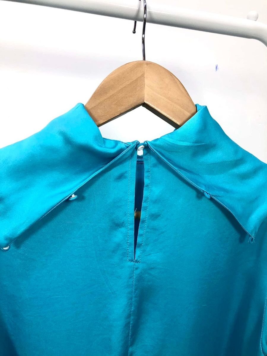 Conjunto saia e blusa de seda azul NV, foto 3