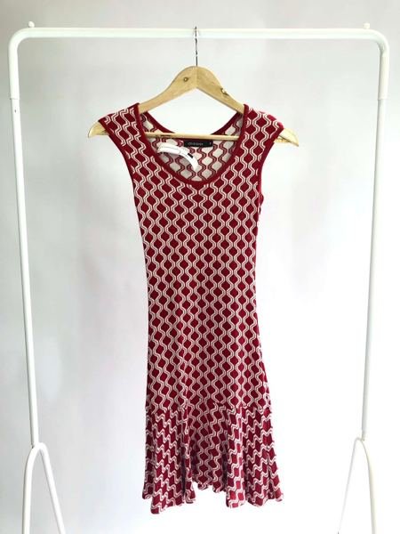 Vestido tricot curto vermelho e branco estampado CAVENDISH