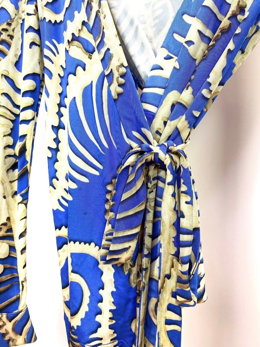 Blusa transpassada malha fria azul estampa esqueleto TUFI DUEK, foto 2
