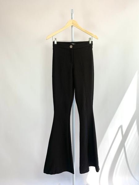 Calça flare preta LE BLOG