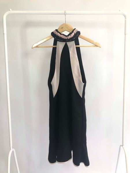 Vestido curto manga curta detalhe na gola ANIMALE