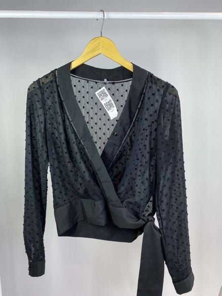 Blusa preta com textura EVA