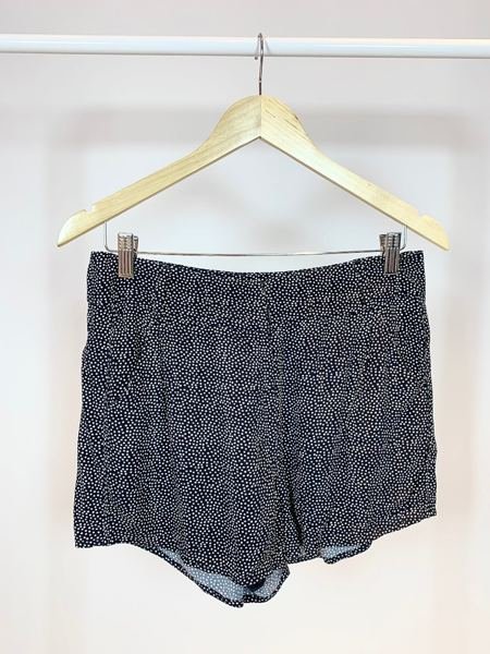 Short crepe preto com bolinhas VIX