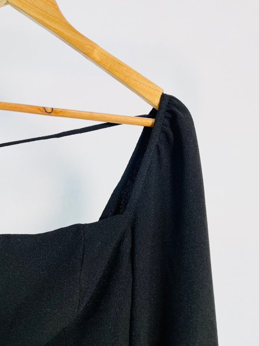 Blusa cropped preto com amarração AHKA, foto 2