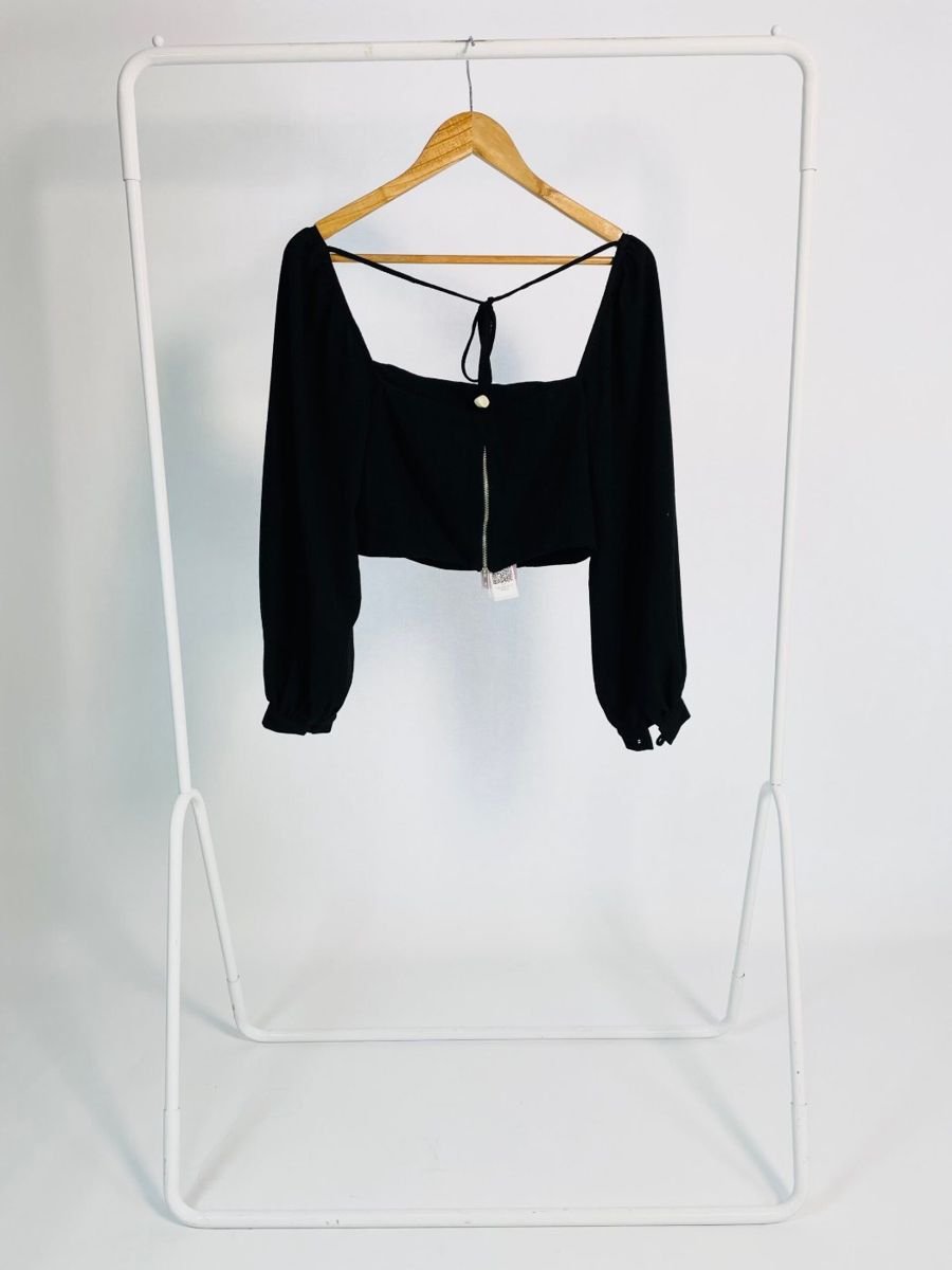 Blusa cropped preto com amarração AHKA, foto 3