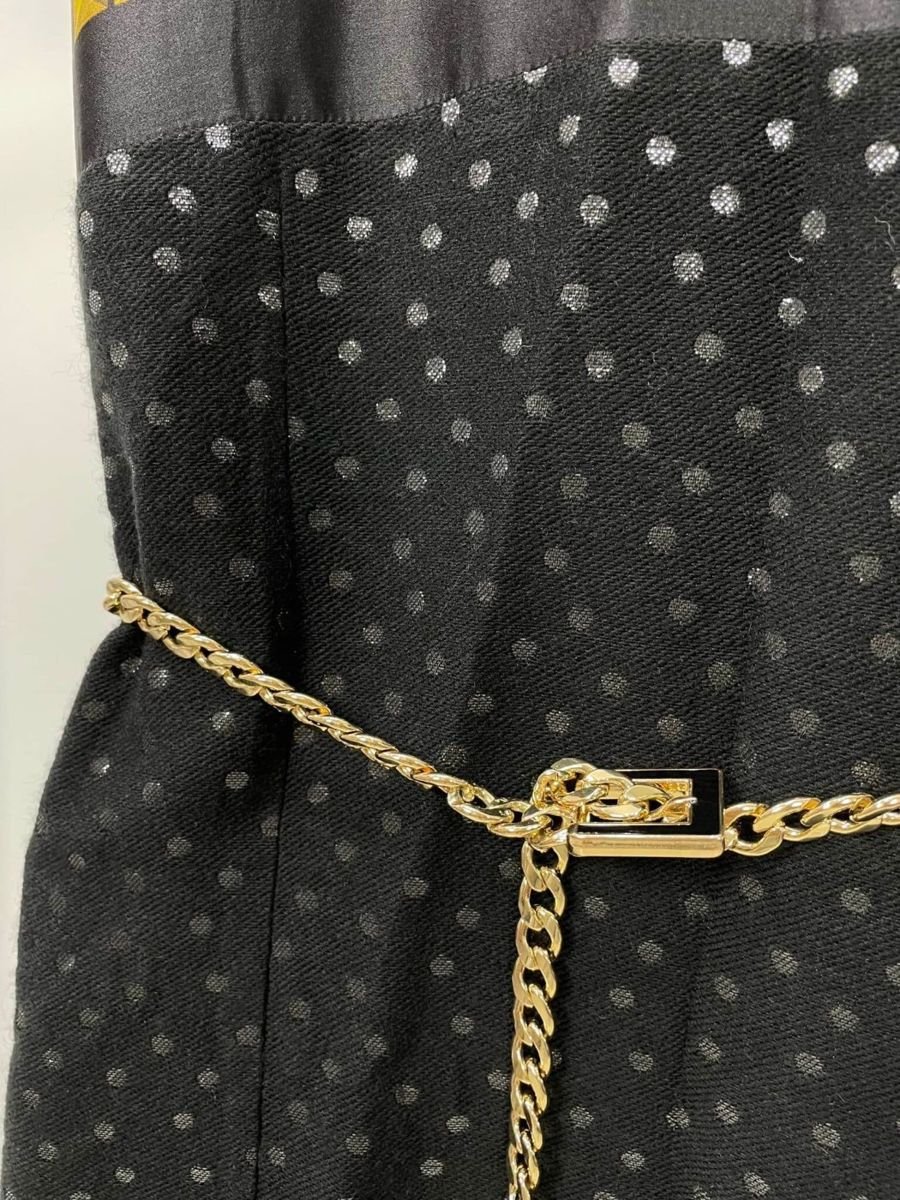 Vestido curto reto preto com poás e barra vermelha com cinto ROBERTO CAVALLI, foto 3