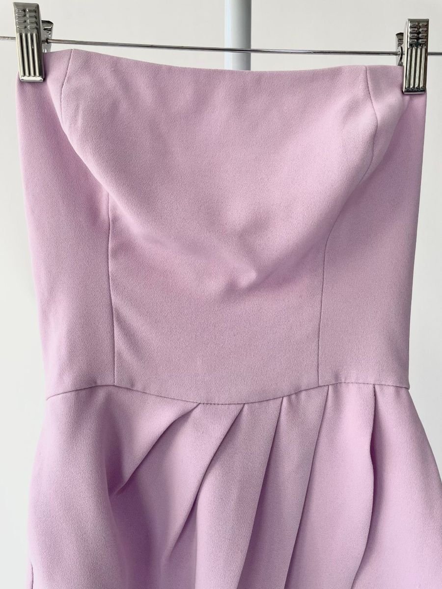 Vestido curto lilás sem alça CORPORIUM, foto 2