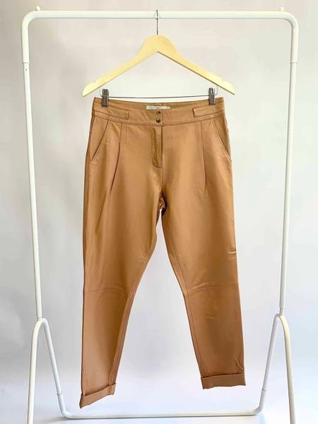 Calça marrom de couro LICA MELZER + GUGA GONÇALVES