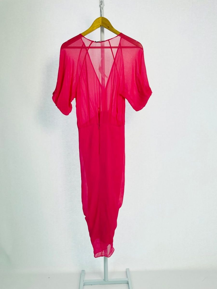 Vestido midi rosa com transparência na parte de cima e drapeado na frente CORPOREUM, foto 3