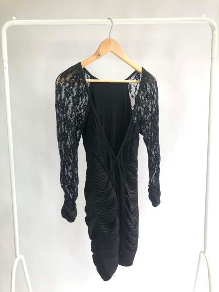 Vestido rendado preto curto ÁGATA