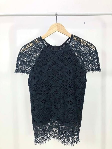 Blusa preta renda NK