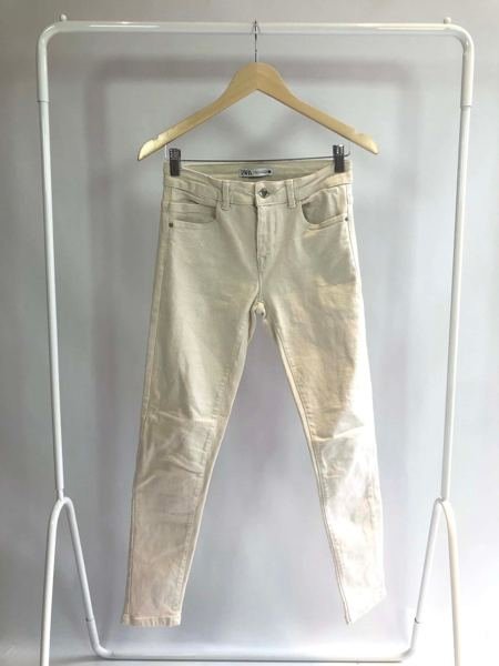 Calça skinny off white ZARA