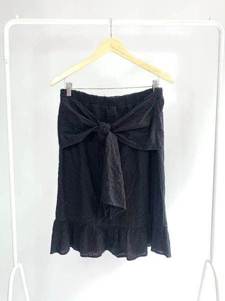Saia midi preta de laise MIXED