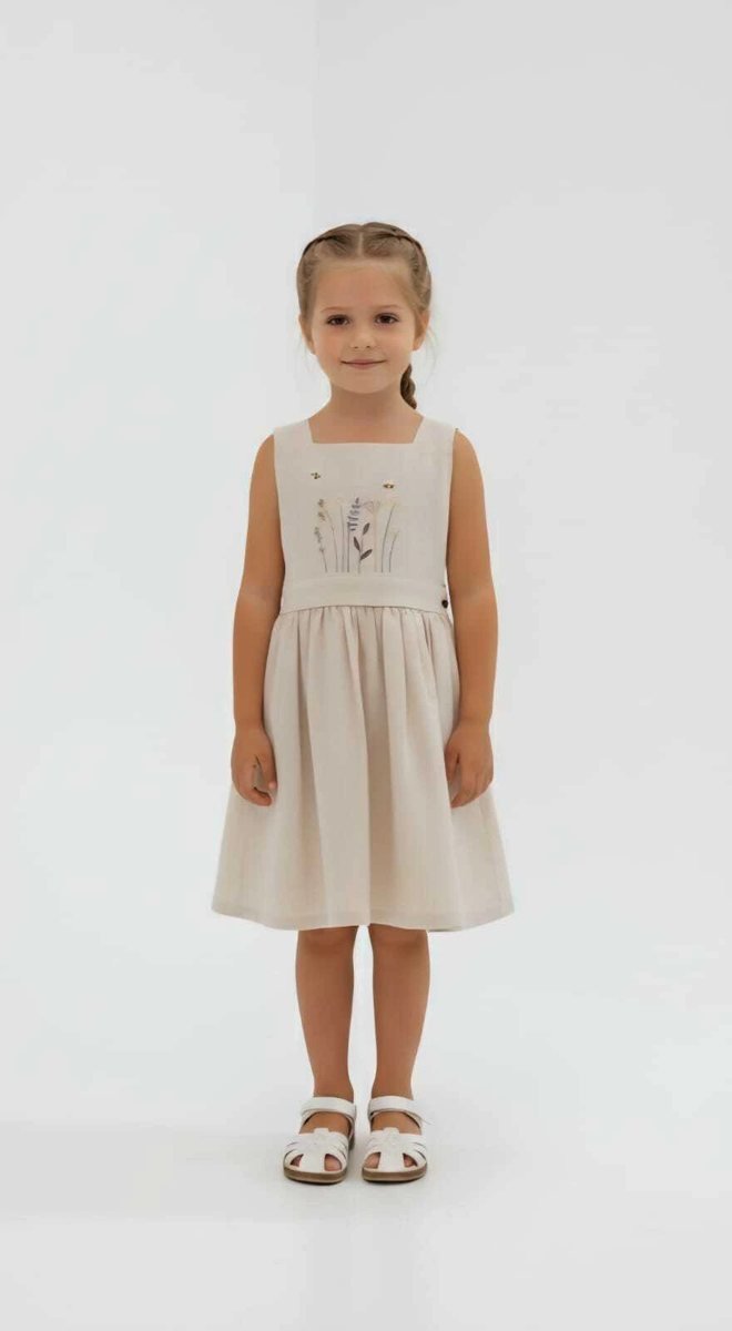 Vestido Jardineira - Salopete Infantil Flor de Lis em Linho - MOM - Bege, foto 3
