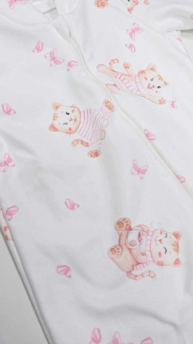 Macacão com zíper e pé gata mascote para bebê - Dedeka