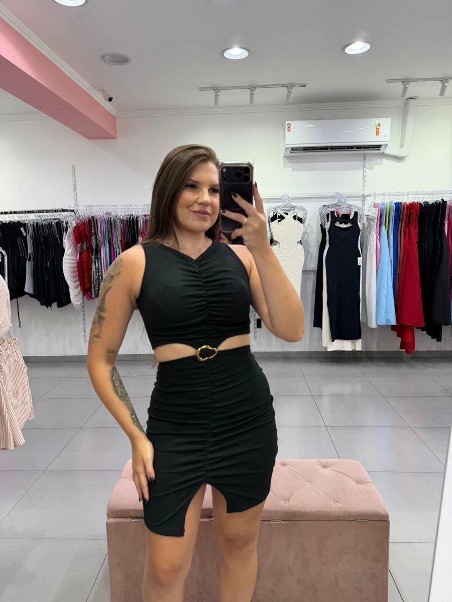 Vestido Curto com Abertura na Cintura Preto