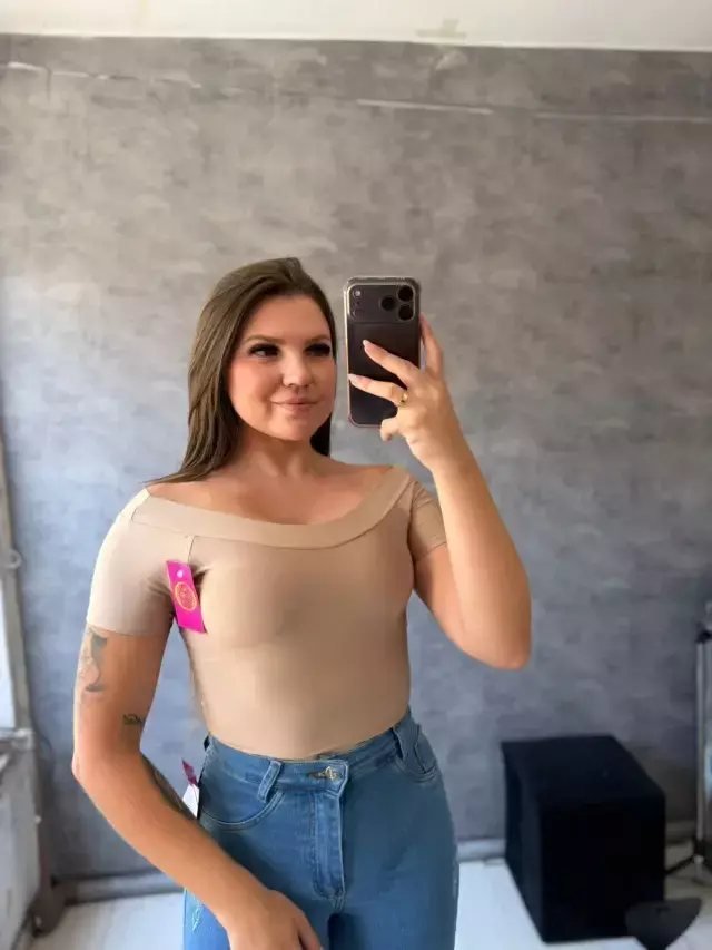 Cropped Suplex Ombro A Ombro Com Bojo E Manga Curta Nude