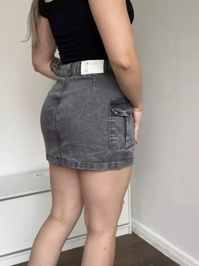 Saia Jeans Cargo Lavagem Grafite Botão Branco E Prata, foto 2