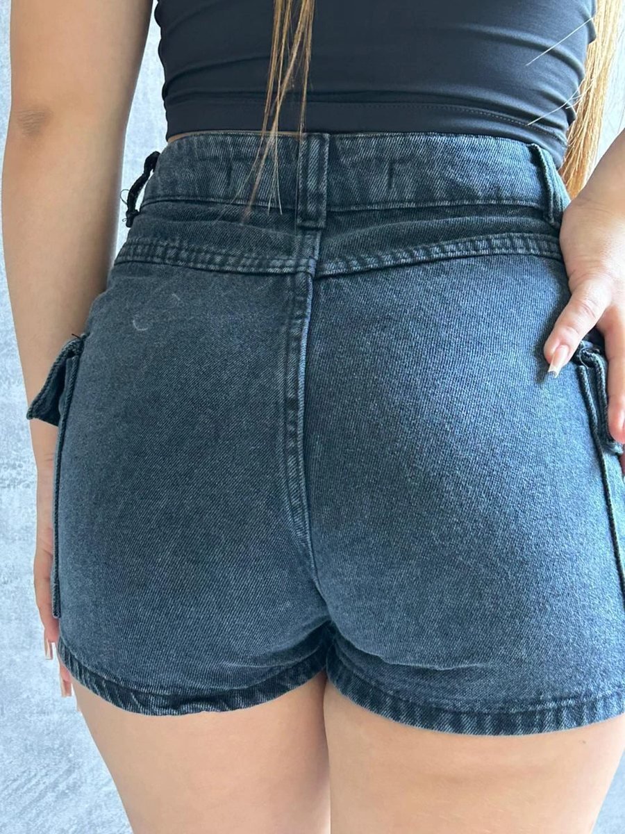 Short Jeans Mom Cargo Lavagem Grafite Escuro Botão Prata, foto 2
