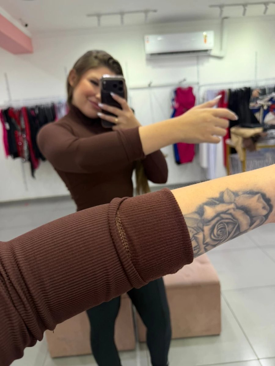 Cropped Térmico Canelado Com Gola Manga Longa Marrom Escuro, foto 3