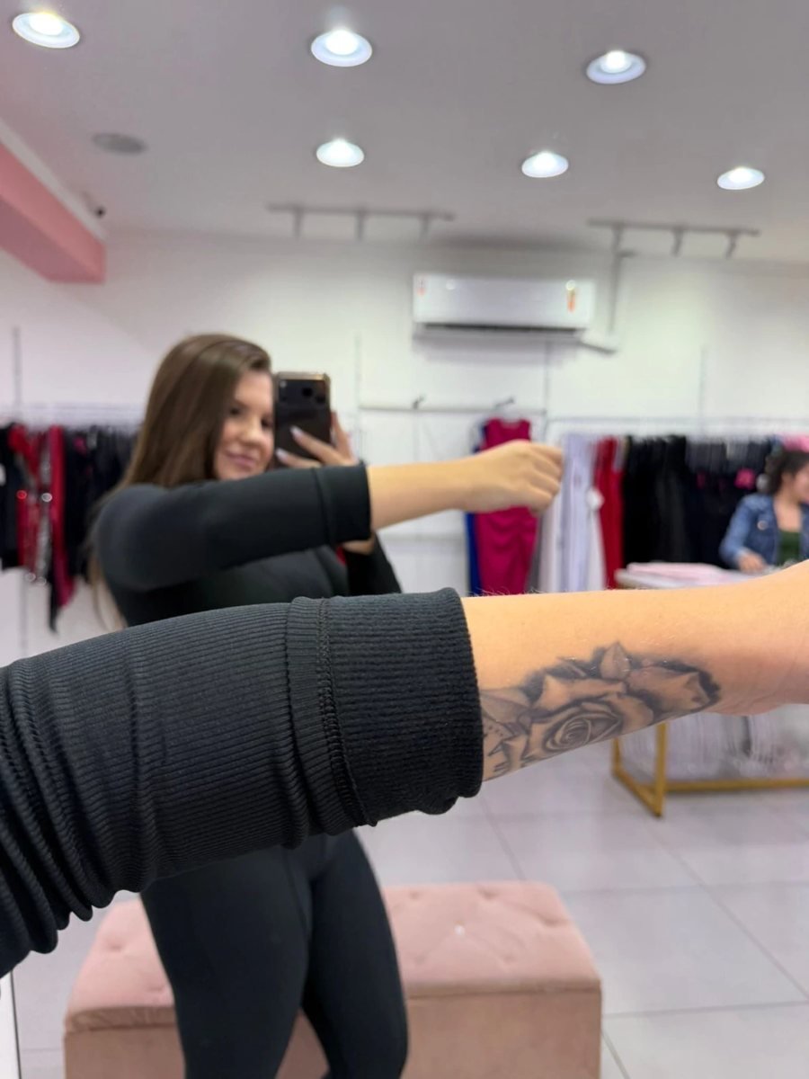 Cropped Térmico Canelado Com Gola Manga Longa Preto, foto 3