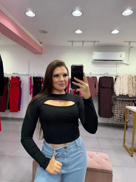 Cropped Canelado Fino Abertura No Peito E Manga Longa Preto