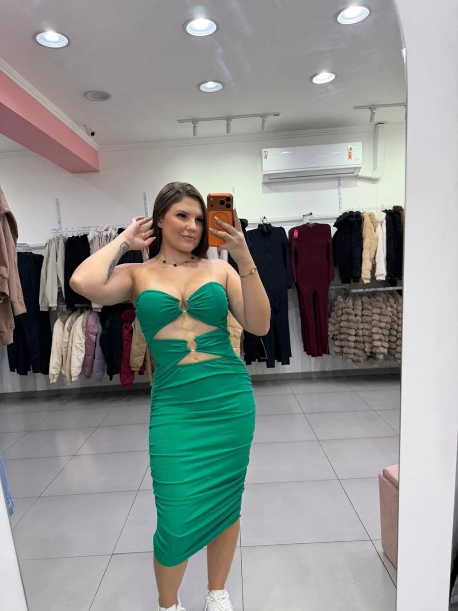 Vestido midi canelado detalhe no peito verde