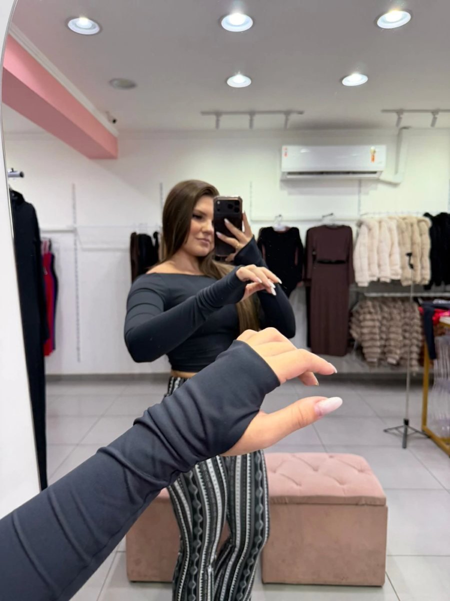 Cropped Poliamida Com Manga Longa E Costas Nua Preto, foto 3