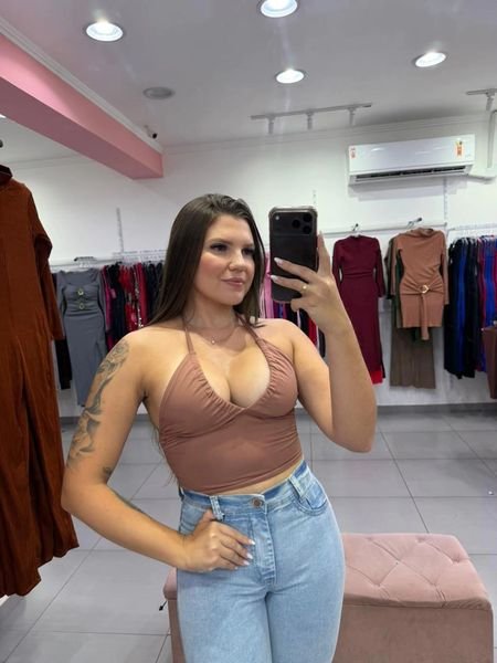 Cropped Poliamida Abertura Nas Costas E Detalhe Amarrar Pescoço Bege