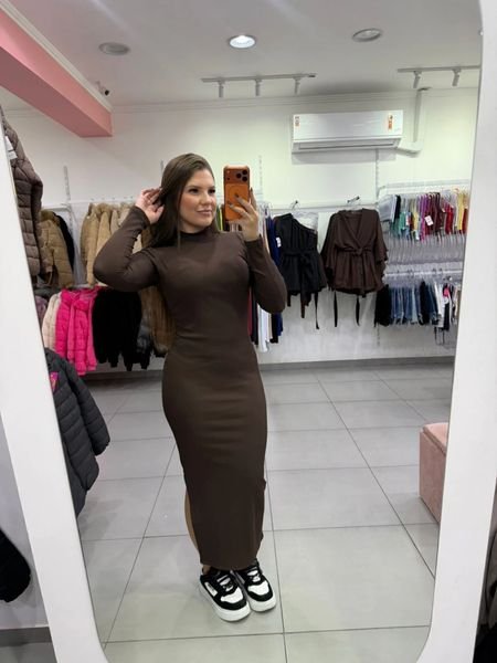 Vestido Canelado Térmico Longo Com Manga Longa E Gola Alta Marrom Escuro