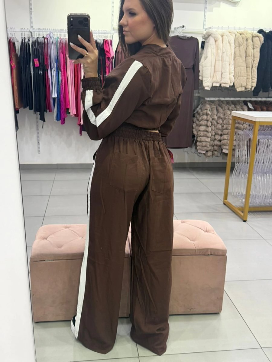 Conjunto Alfaiataria Calça Pantalona Com Bolsos E Casaco Cropped Com Ziper Marrom Escuro, foto 4