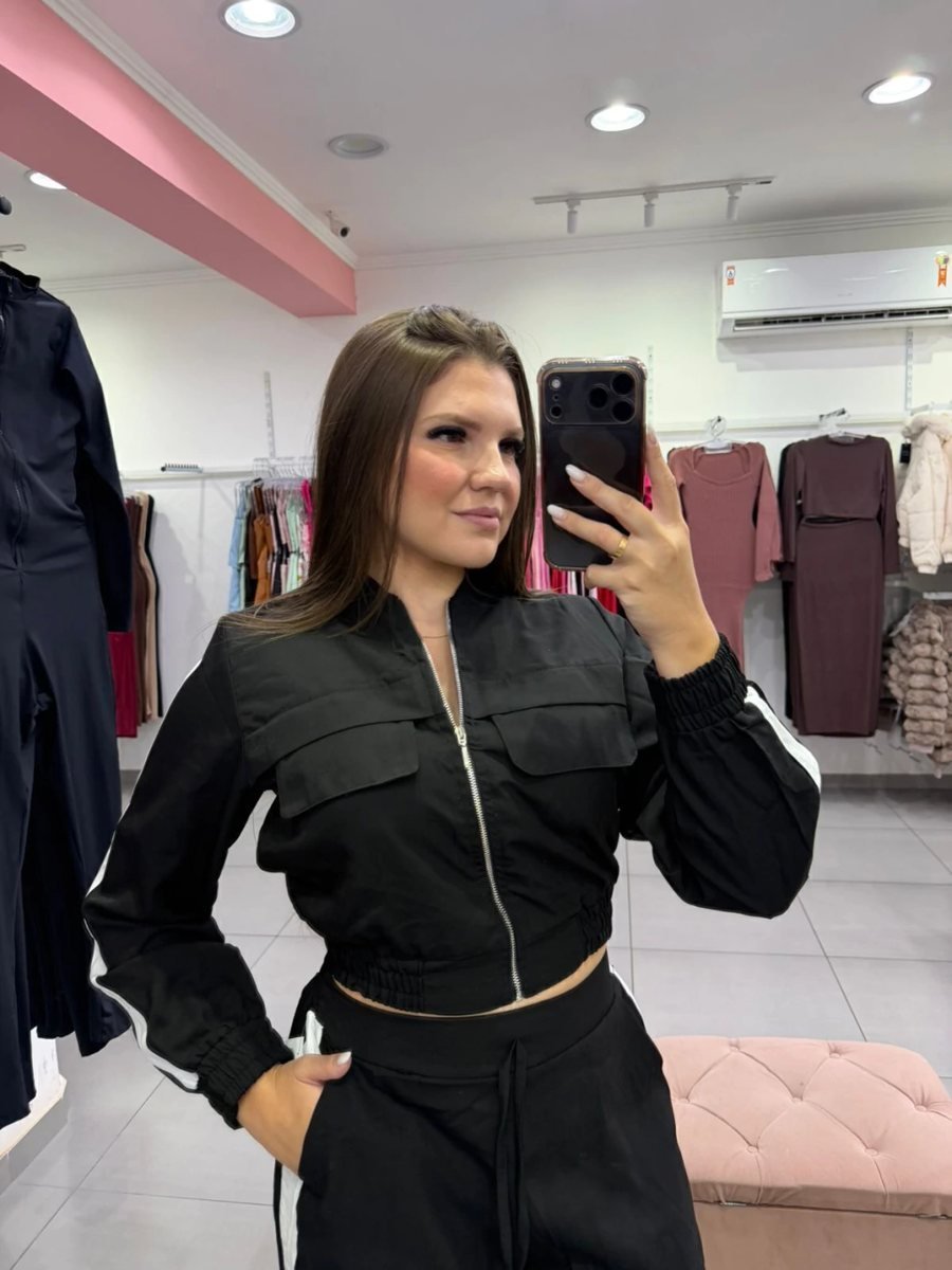 Conjunto Alfaiataria Calça Pantalona Com Bolsos E Casaco Cropped Com Ziper Preto, foto 2