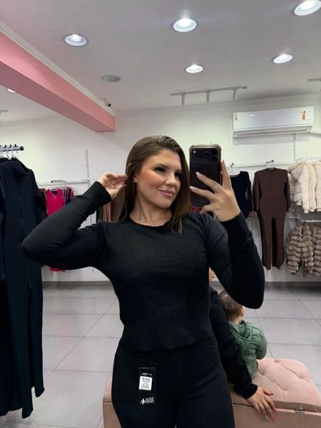 Blusa Modal Mousse Com Detalhes Ondas Preto