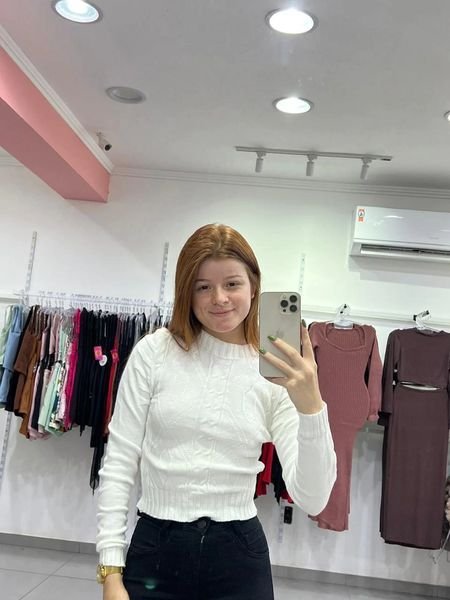 Cropped Modal Com Manga Longa E Gola Detalhes