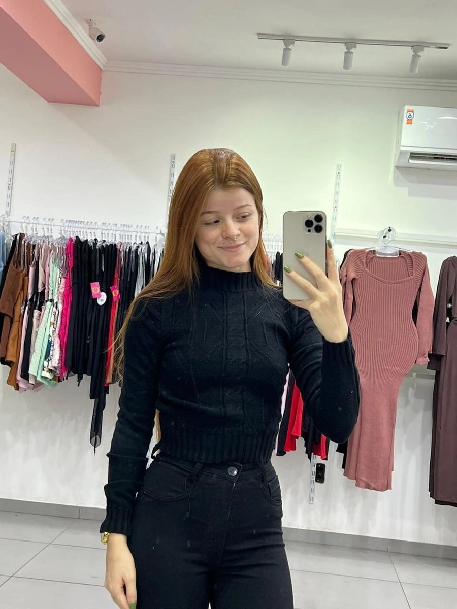 Cropped Modal Com Manga Longa E Gola Detalhes Preto