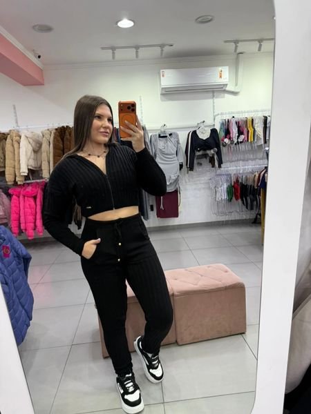 Conjunto Luxxo Modal Mousse Cropped Casaquinho Com Ziper E Capuz Calça Com Bolso E Cordinha Preto