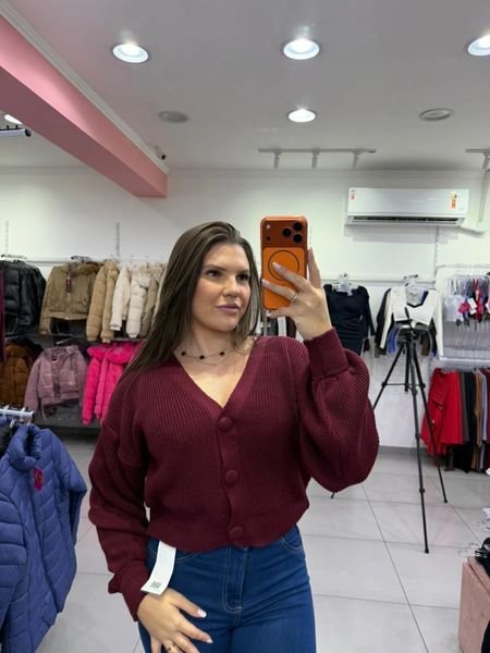 Cropped Tricot Gola V Com Botões E Mangas Bufantes Punhos Bordo