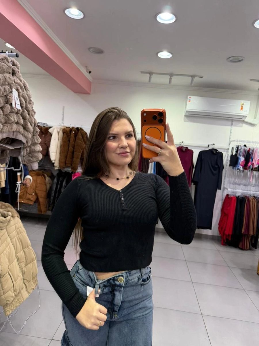 Cropped Modal Mousse Com Manga Longa E Detalhe Botões Preto