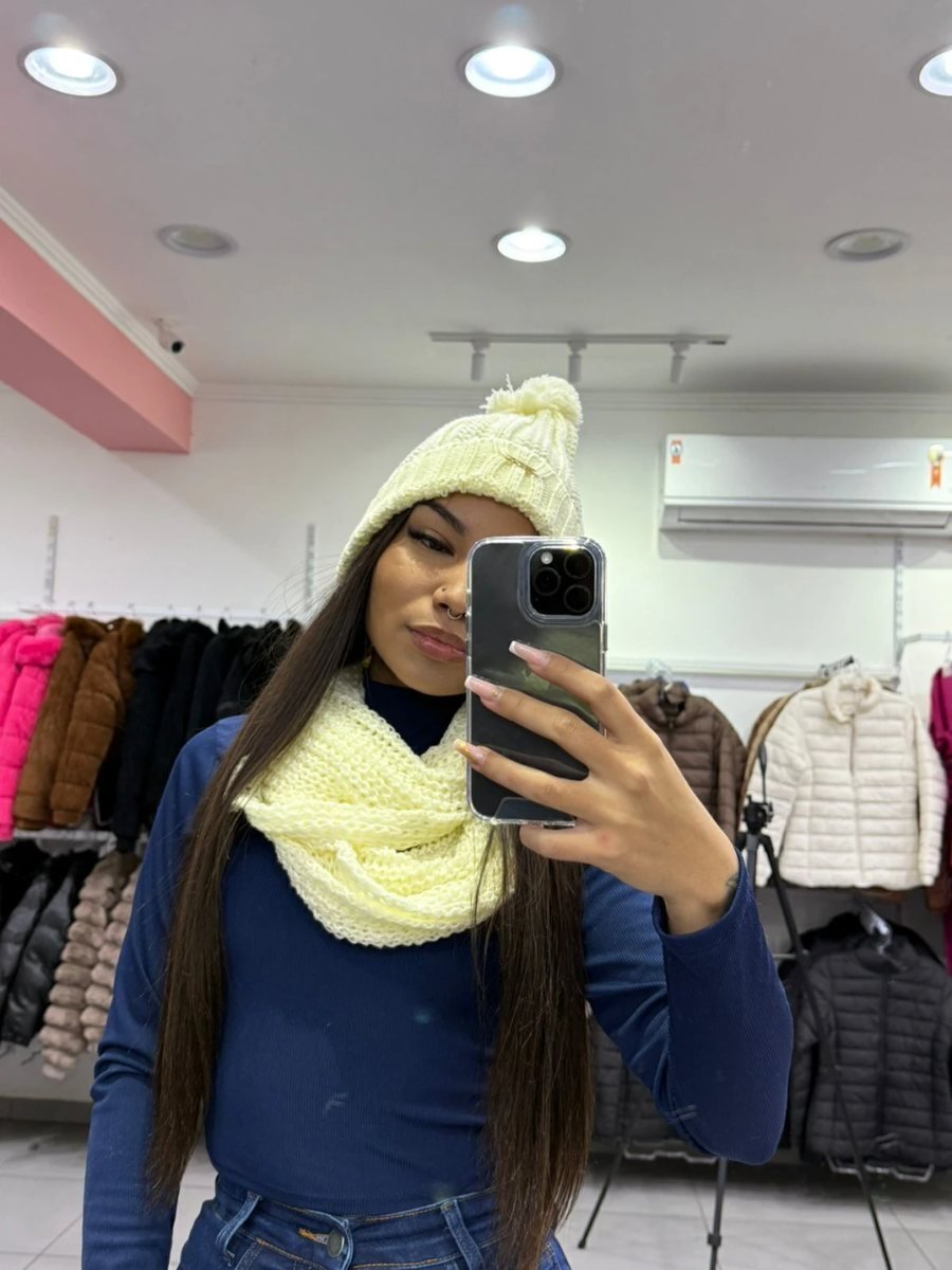 Touca Com Gola De Tricô Amarelo