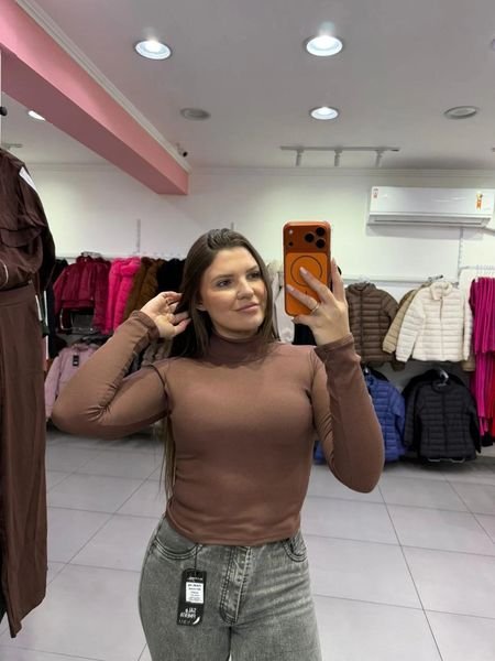 Cropped Canelado Térmico Com Gola Alta E Manga Longa Marrom