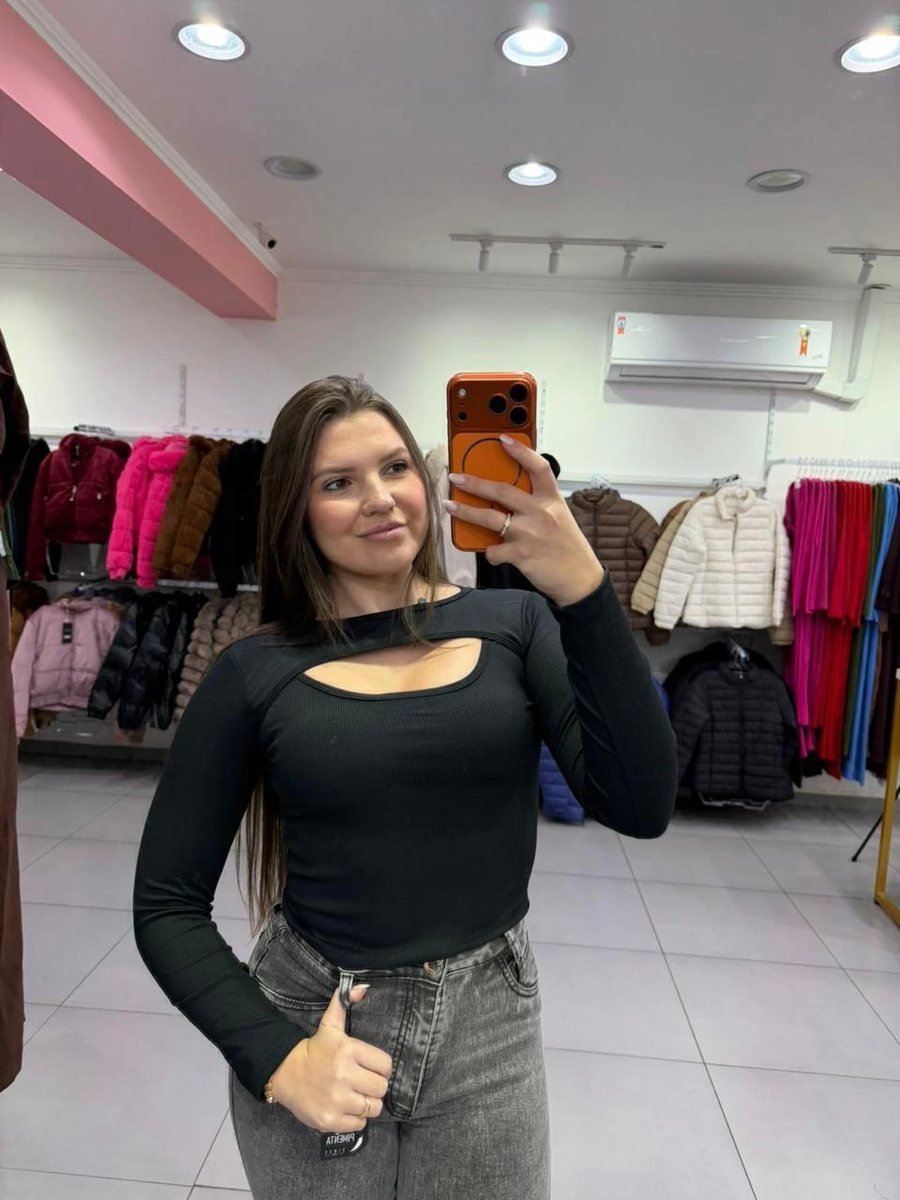 Cropped Canelado Térmico Com Abertura No Peito E Manga Longa