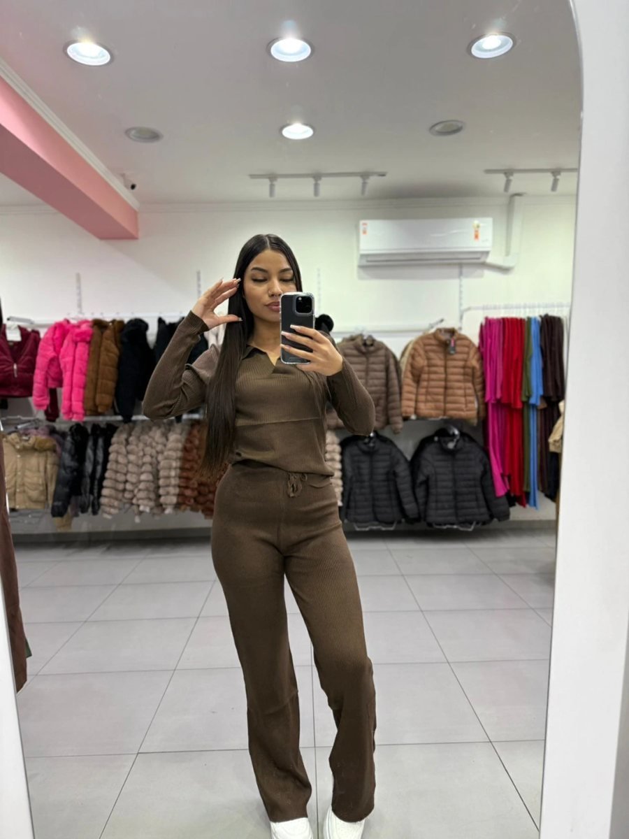 Conjunto Modal Mousse Com Cropped Gola Dobrável E Calça Marrom Escuro