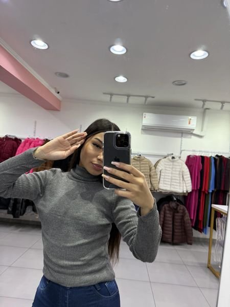 Blusa De Lã Com Gola Cinza
