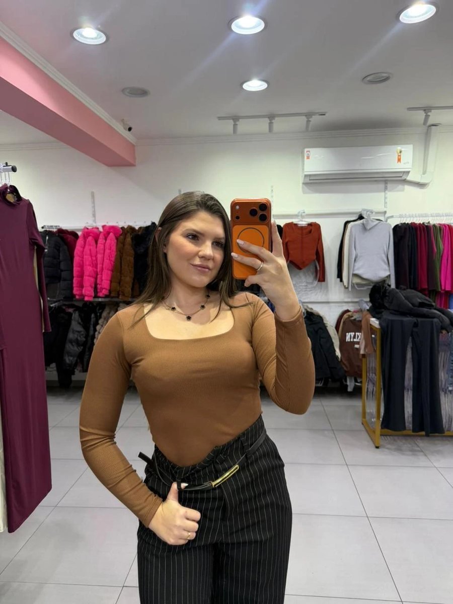 Body Canelado Térmico Com Manga Longa E Gola Quadrada Marrom Claro