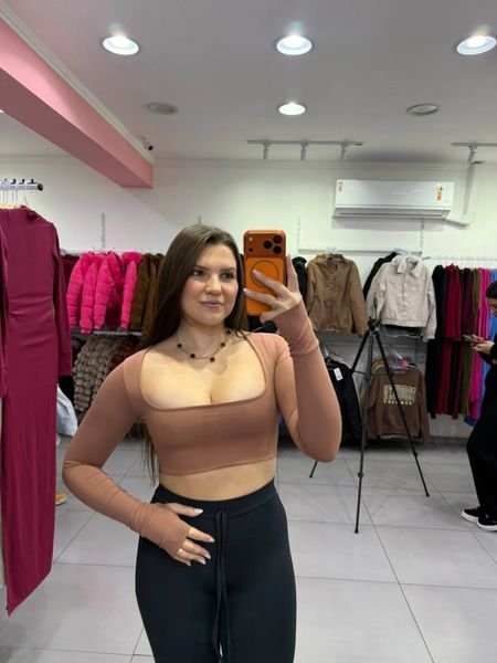 Cropped Gola Quadrada Com Dedeira Em Poliamida Marrom Claro