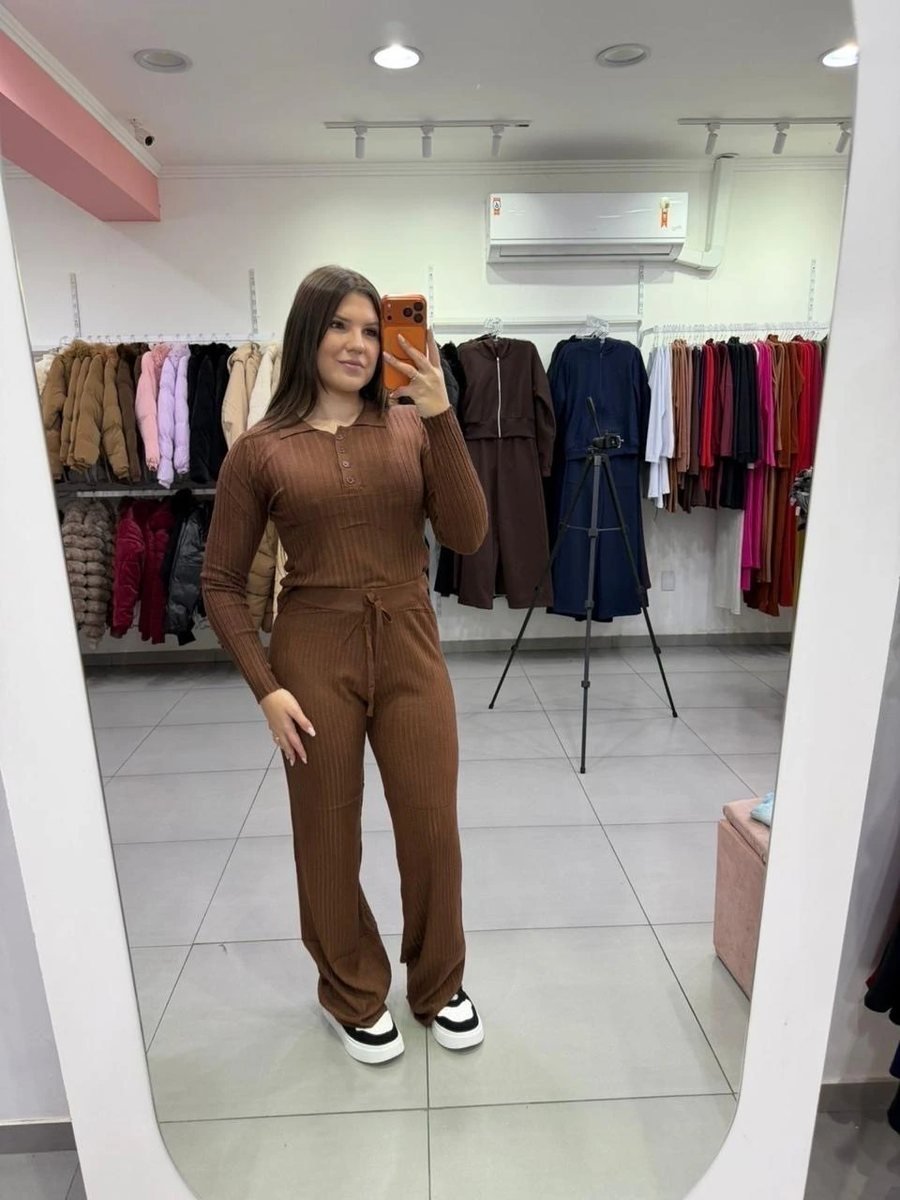 Conjunto Modal Mousse Blusa Botões Gola Polo E Calça Pantalona Marrom Escuro