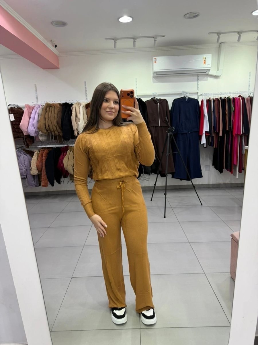 Conjunto Mousse Blusa Detalhe Transados E Calça Pantalona Bege