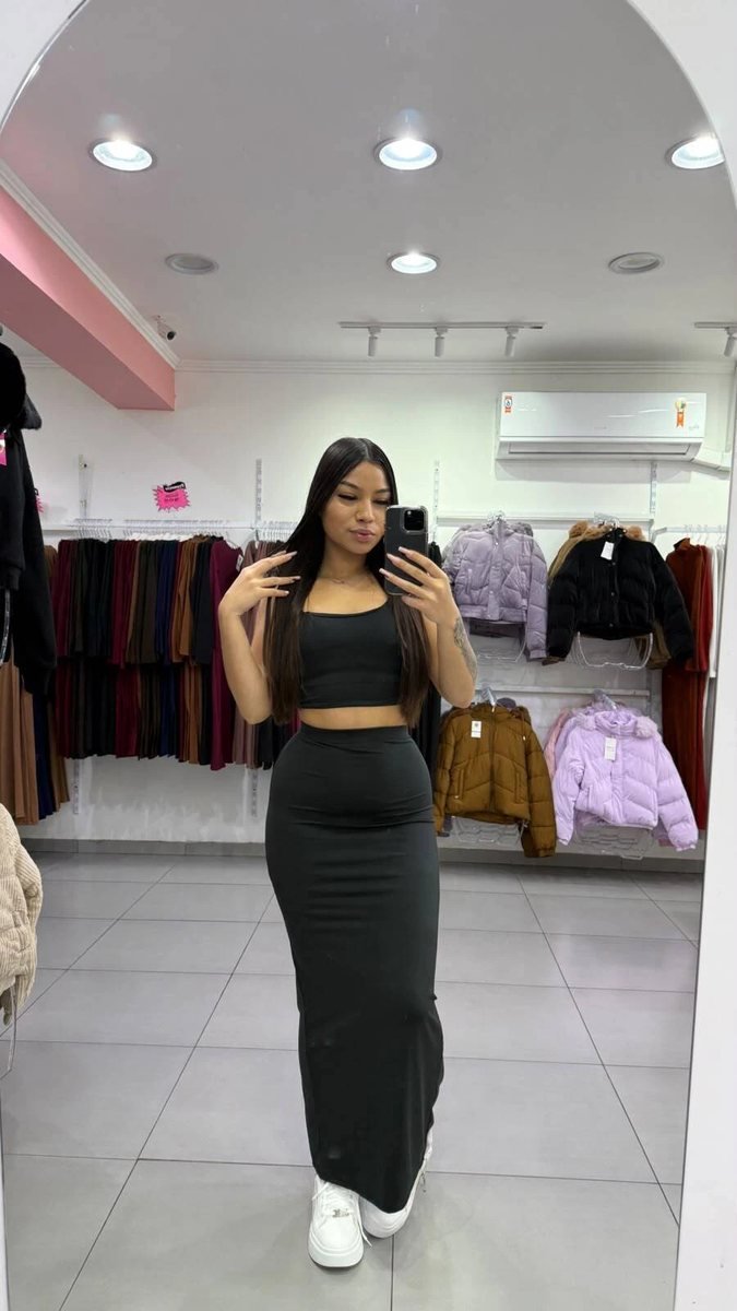 Conjunto Em Suplex Cropped Regata E Saia Longa Com Fenda Atrás Preto