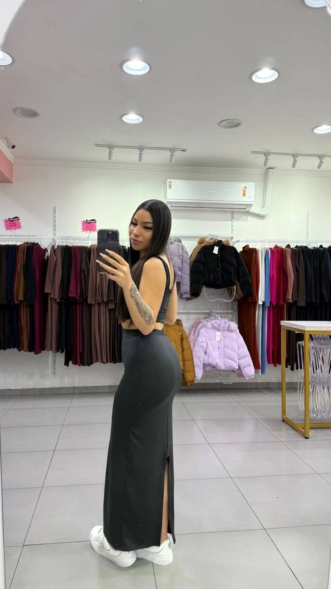 Conjunto Em Suplex Cropped Regata E Saia Longa Com Fenda Atrás Preto, foto 2